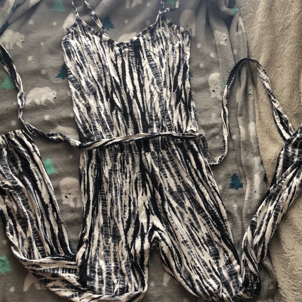 Super cute marbled jumpsuit size small fits good in good condition don’t wear